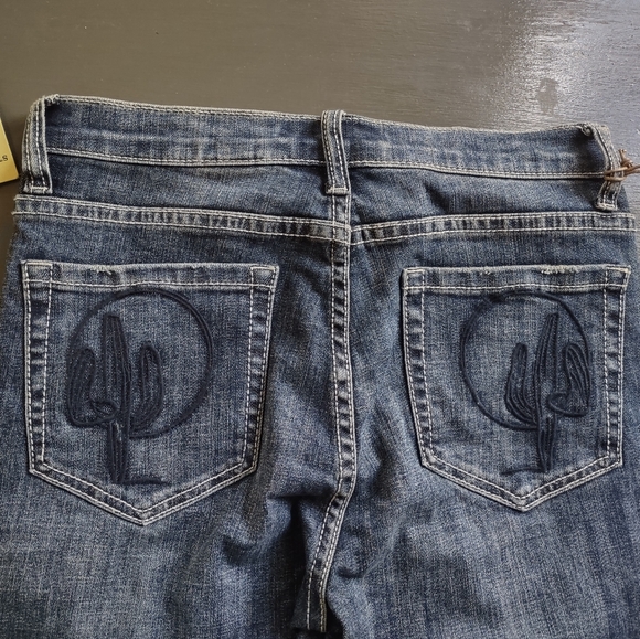 Women's Stetson High Rise Flare Stetson Jeans - Picture 4 of 6